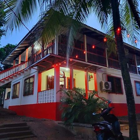 Fenix Hotel & Hostel Utila Eksteriør bilde