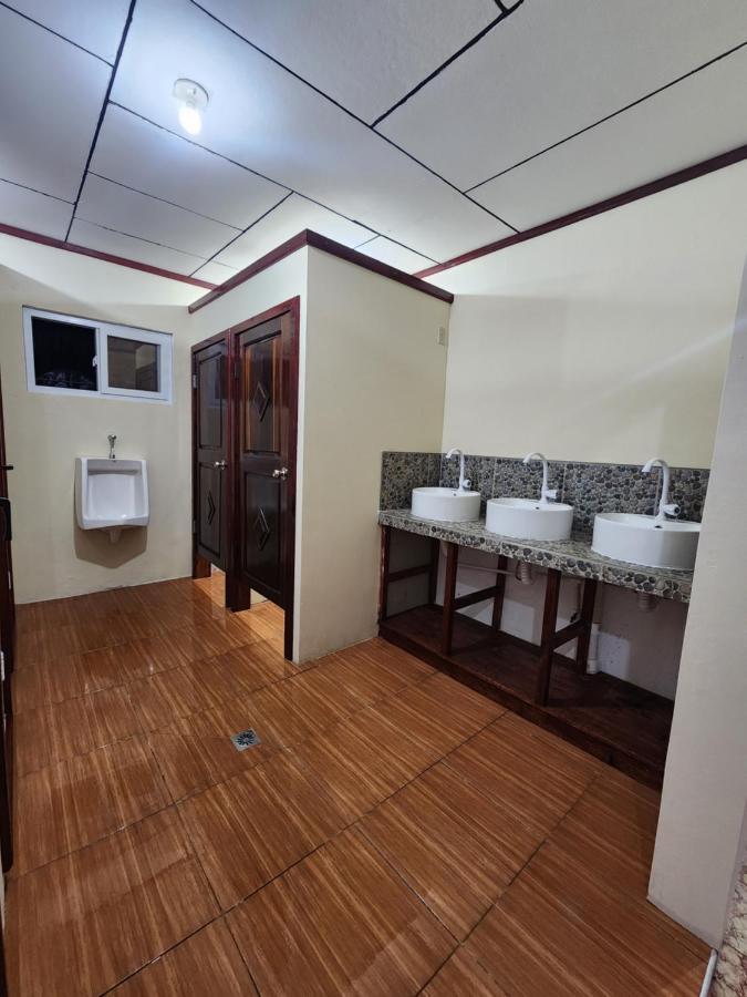 Fenix Hotel & Hostel Utila Eksteriør bilde