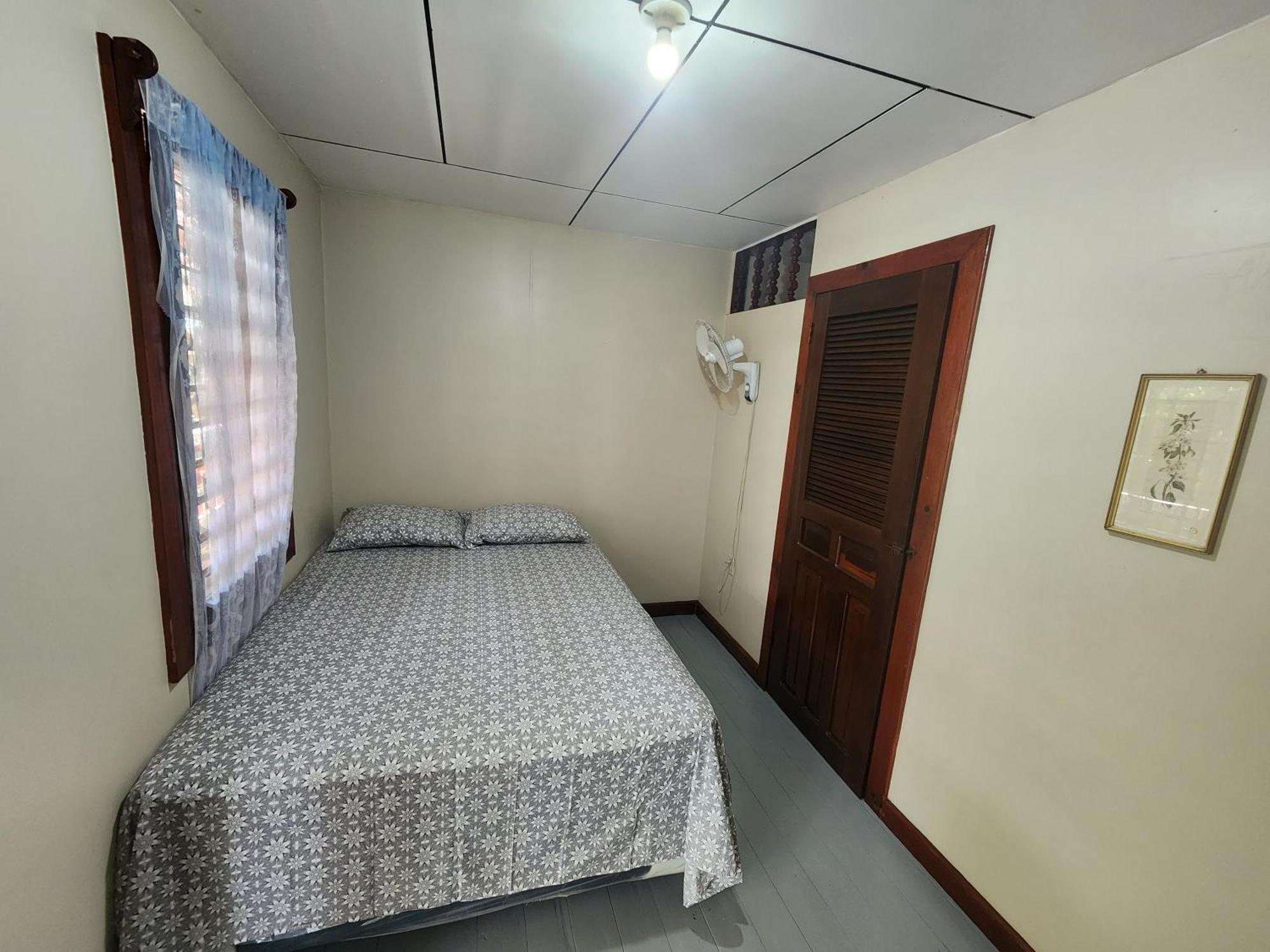 Fenix Hotel & Hostel Utila Eksteriør bilde