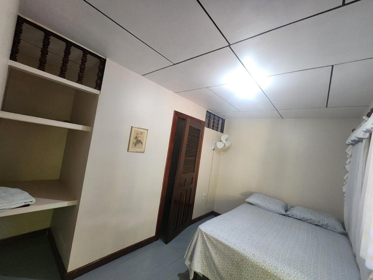 Fenix Hotel & Hostel Utila Eksteriør bilde
